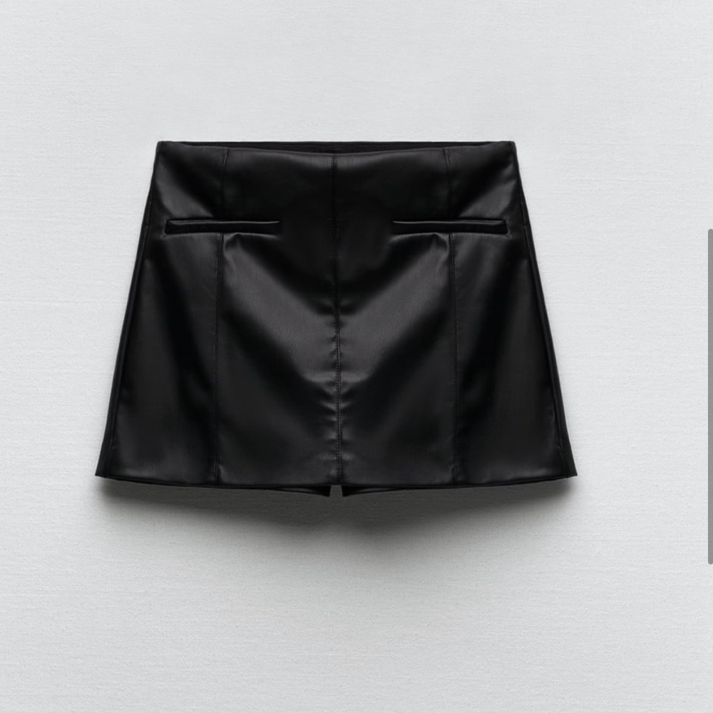 Blogger’s Favorite 🤩 NWT Zara Black Faux Leather Skort - Picture 6 of 7